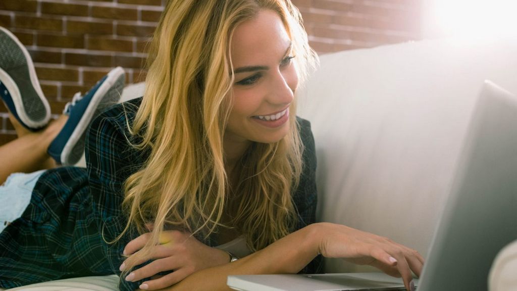 AmourMeet Review: Features, Tips and Costs 2025 AmourMeet Review: Features, Tips and Costs 2025