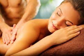 Hot Rock Massage: Benefits and Warns 2025